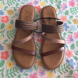 NWOT blowfish Otsi sandals Sz 9.5